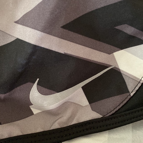 Women’s Nike Running Shorts DRI-FIT - Picture 2 of 7